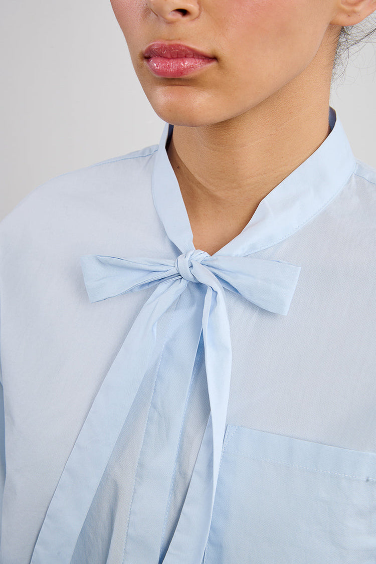 LIGHT BLUE BUTTON DOWN