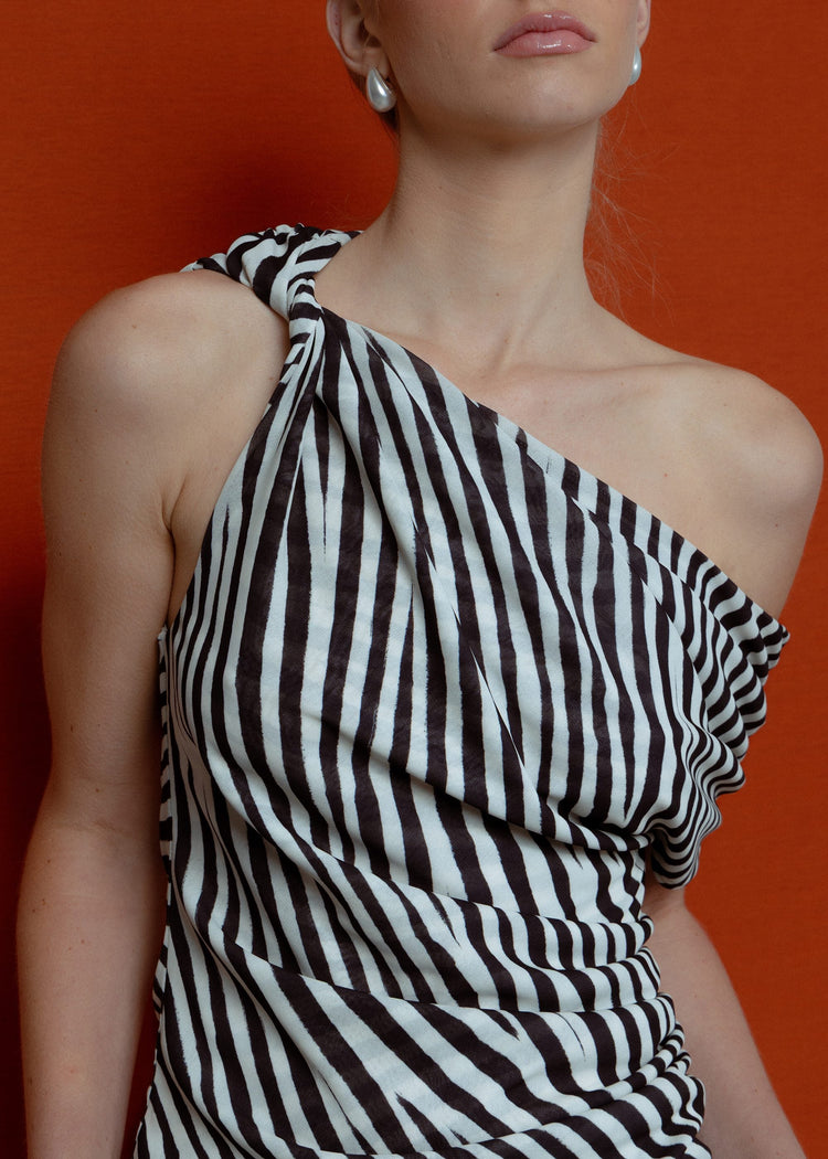 ASYMMETRIC TWIST TOP