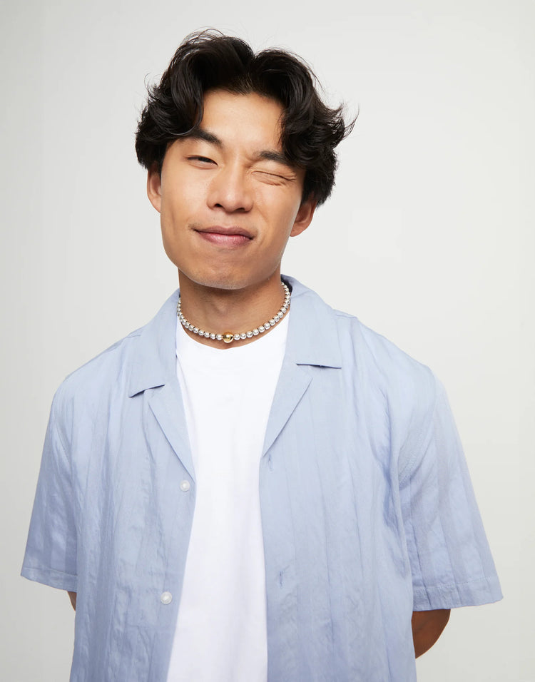 Beaded short necklace with gold bead