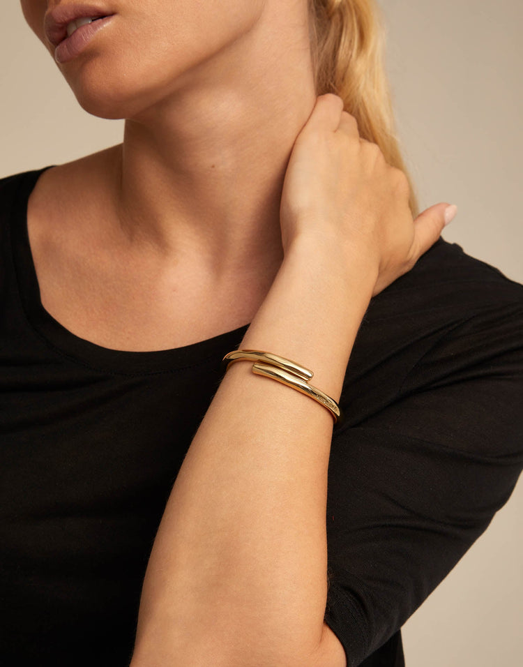 TUBULAR SHAPED BANGLE GOLD