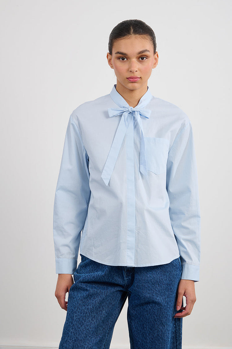 LIGHT BLUE BUTTON DOWN