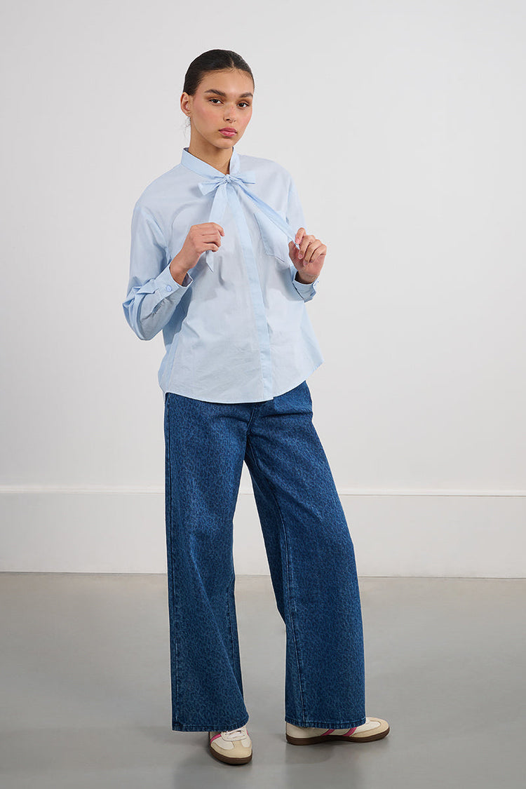 LIGHT BLUE BUTTON DOWN