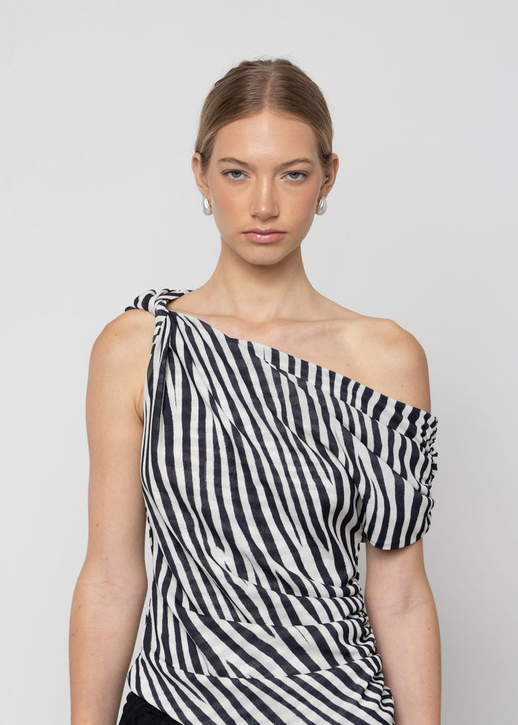 ASYMMETRIC TWIST TOP