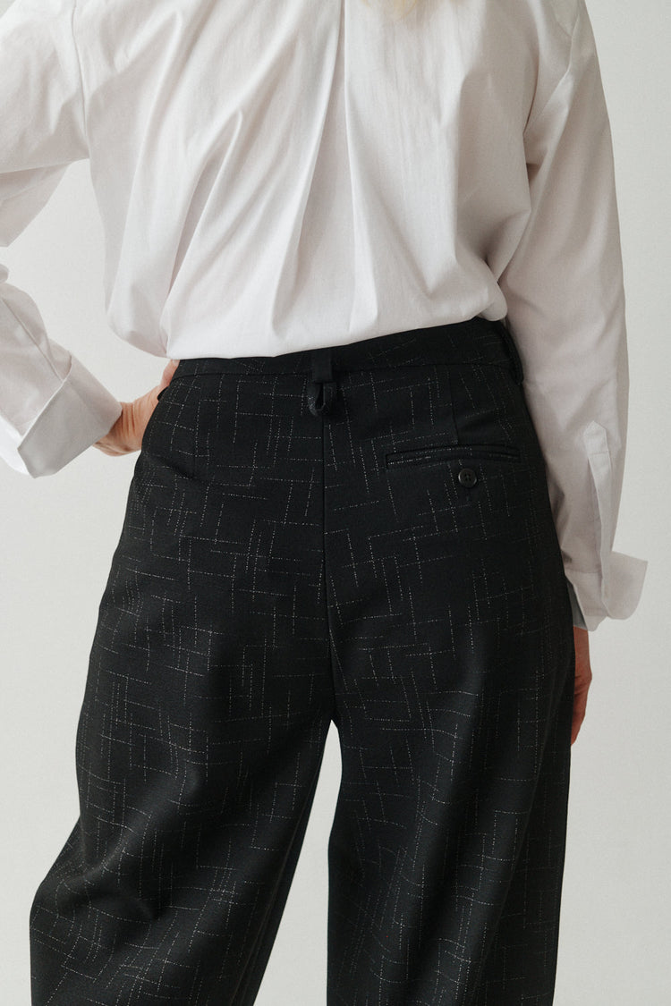 TAPERED TROUSER