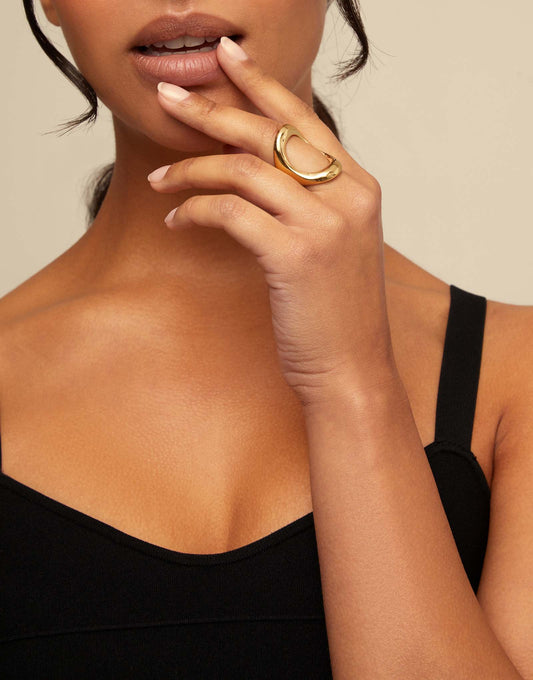 LARGE OVAL RING GOLD