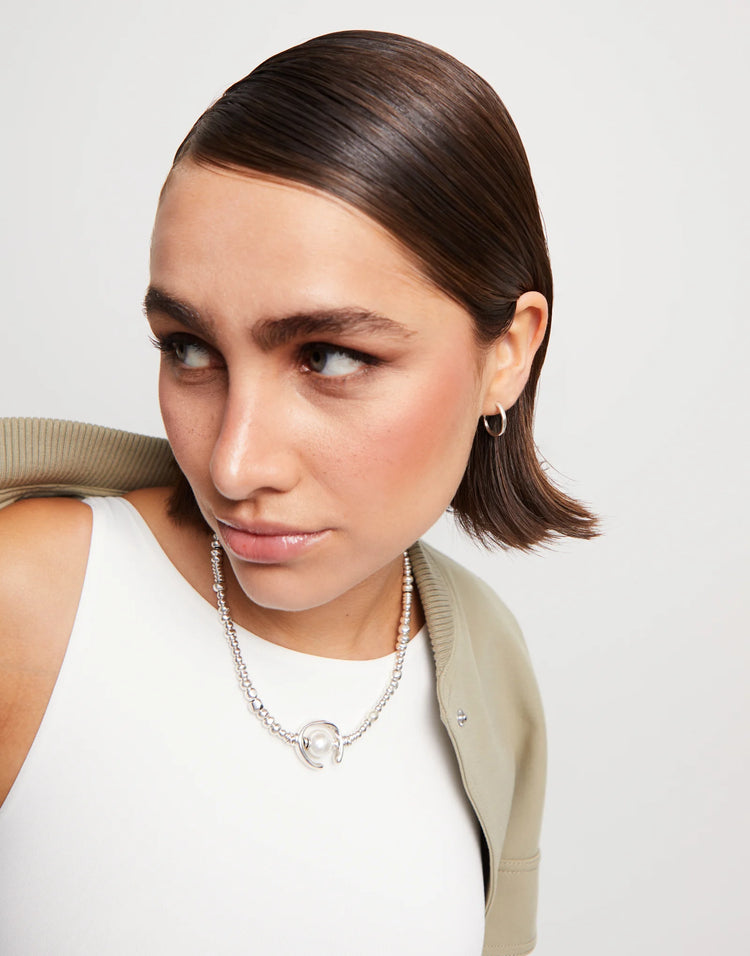 SHORT SILVER NECKLACE WITH PEARL