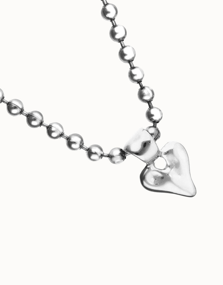 BEADED SHORT HEART NECKLACE SILVER