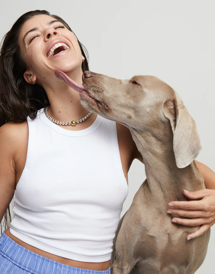 Beaded short necklace with gold bead