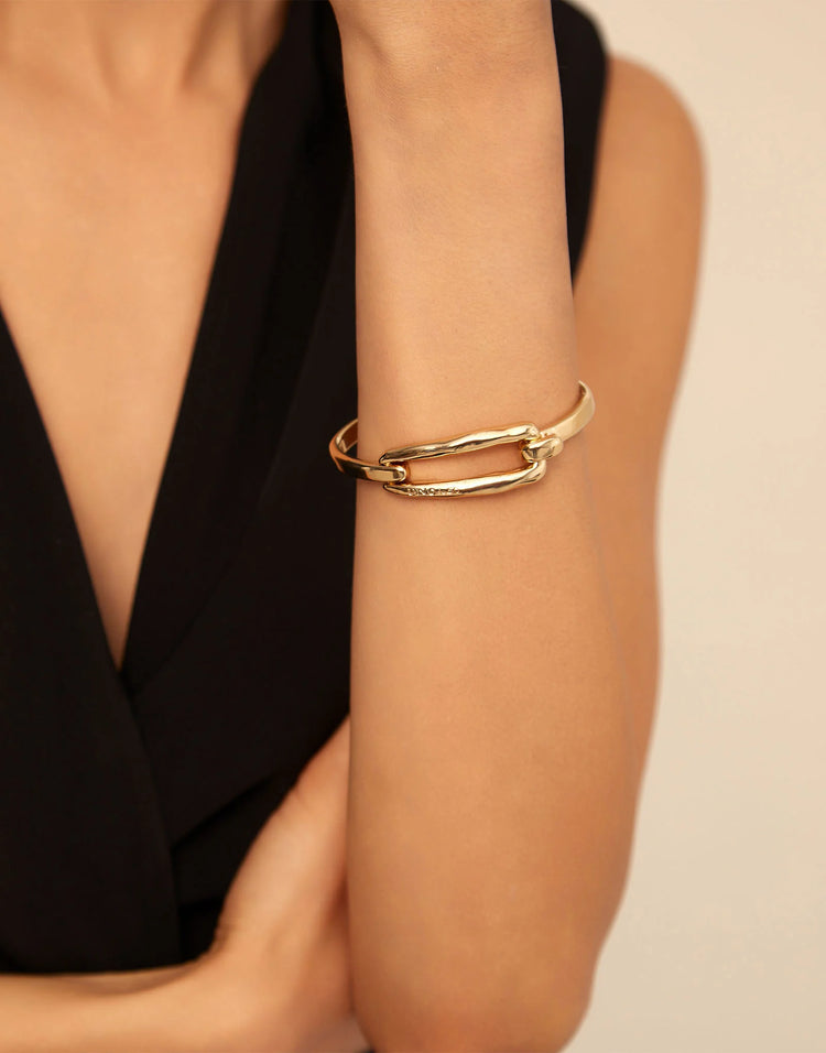 BANGLE BUCKLE BRACELET GOLD