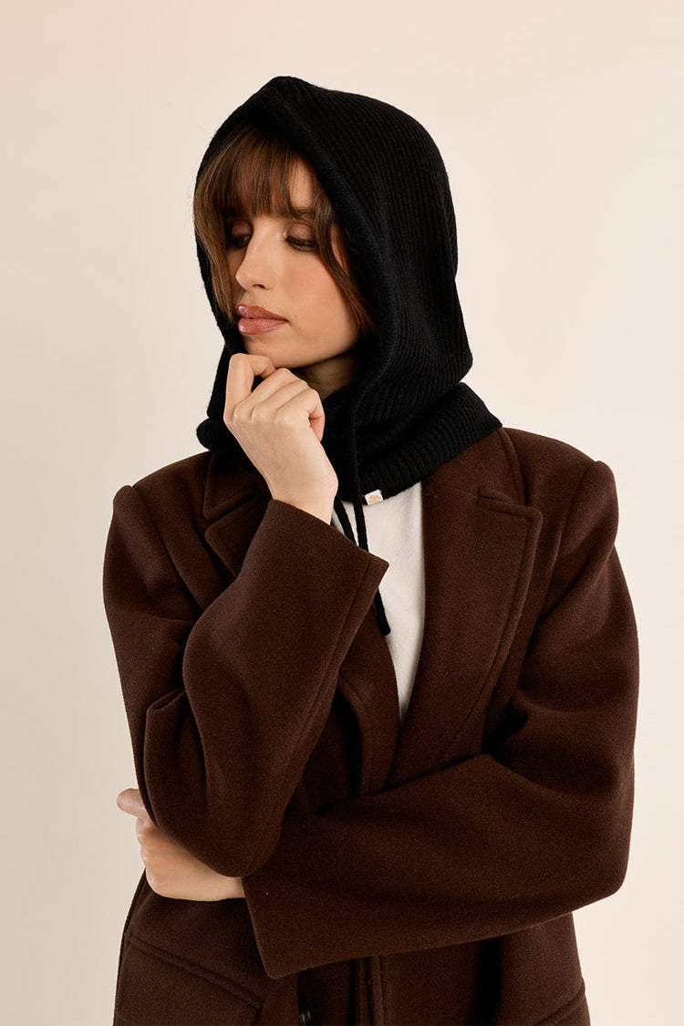 KNITTED HOOD