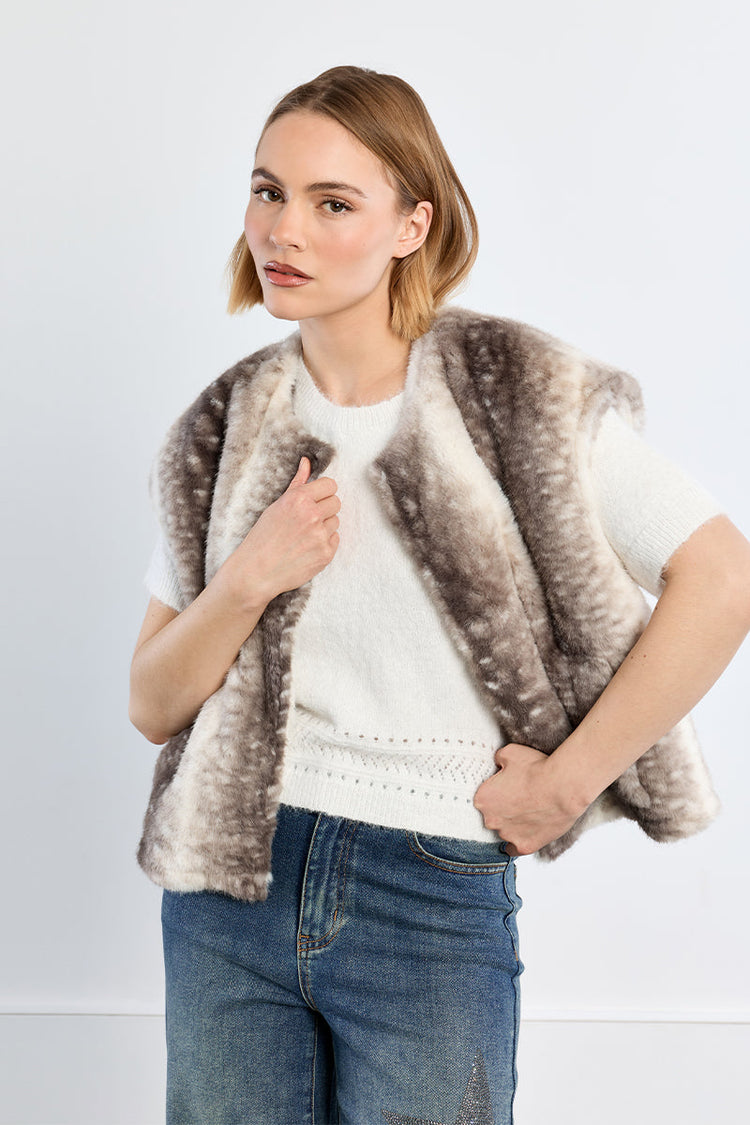 SLVLESS IMITATION FUR JACKET
