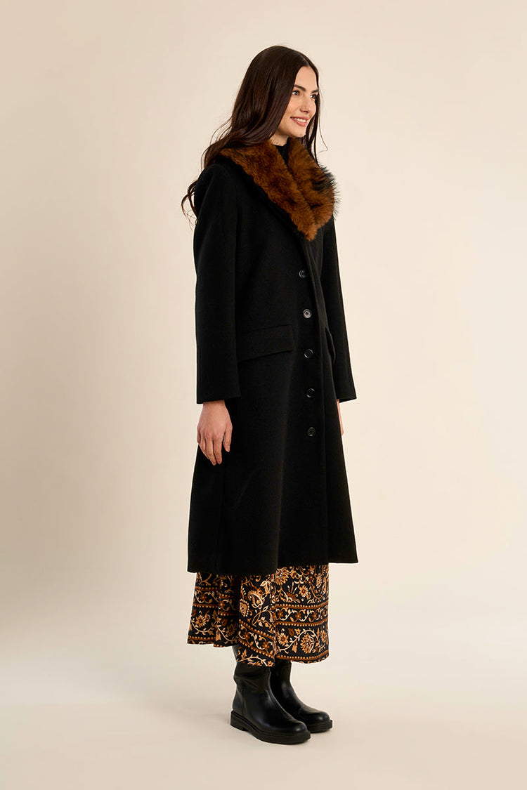 BLACK COAT W/ FUR